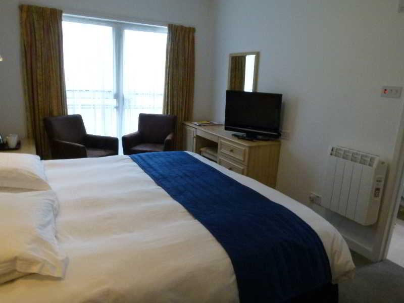Beachcombers Hotel Grouville Buitenkant foto