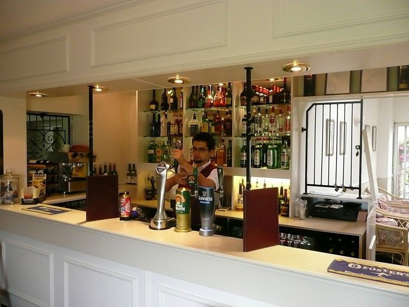 Beachcombers Hotel Grouville Buitenkant foto