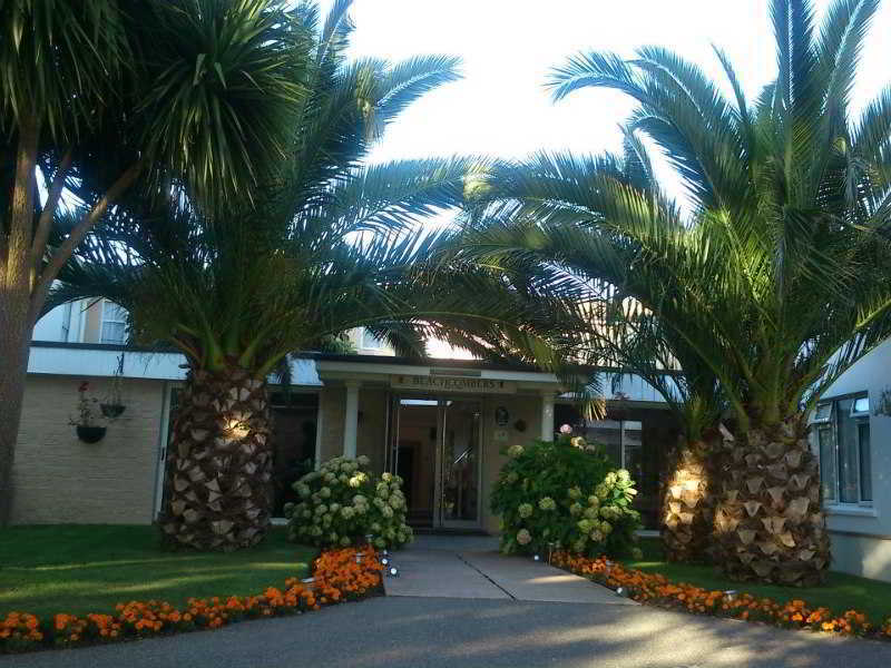 Beachcombers Hotel Grouville Buitenkant foto